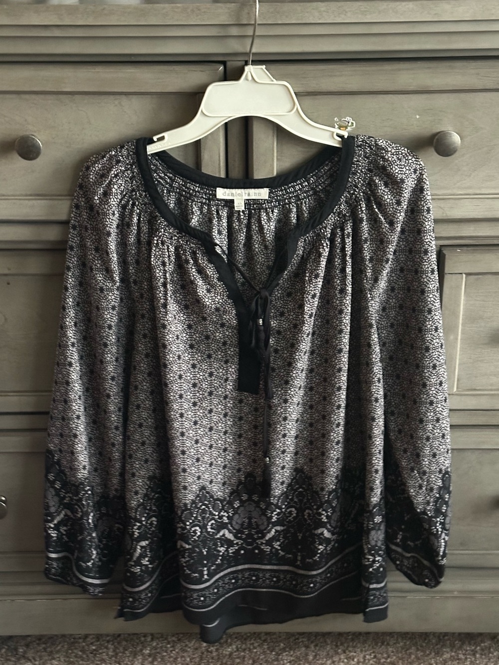 Daniel Rainn Black and White Printed Tunic Top. Size Large.